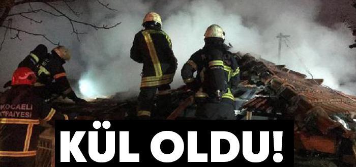 Kocaeli Derince ilçesinde tek katlı bir evde sobadan başlayan yangın