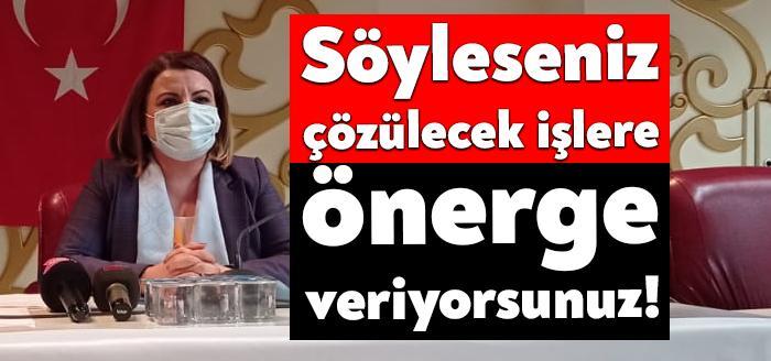 İzmit Belediye Meclisi’nde MHP’li meclis üyelerinin önergelerinin okunmasının uzun sürmesi