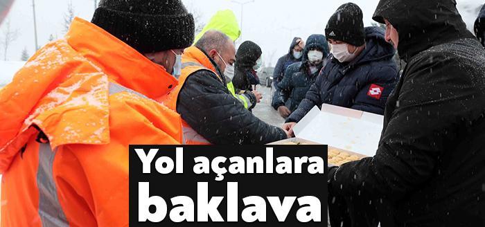 Kocaeli Büyükşehir Belediye Başkanı Tahir Büyükakın, Kocaeli’nin tüm ilçelerinde ve