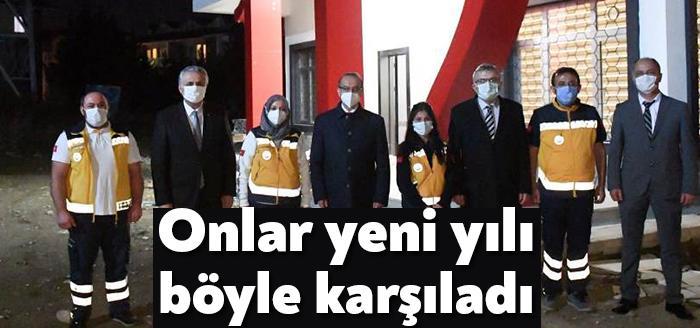 Kocaeli Valisi Seddar Yavuz ve beraberindeki protokol üyeleri yeni yıla
