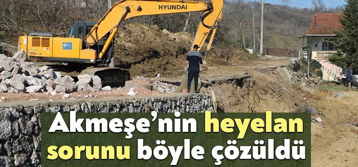Akmeşe Cumhuriyet Mahallesi’nde sürekli toprak kaymalarının yaşandığı yola kalıcı bir