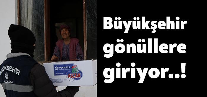 Kocaeli Büyükşehir Belediyesi kar yağışına rağmen gece gündüz demeden vatandaşlara