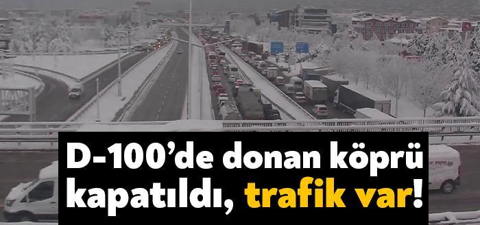 Kocaeli'nin İzmit ilçesinde D-100 Karayolu üzerinde Kandıra Kavşağı'nda trafik kilitlendi.