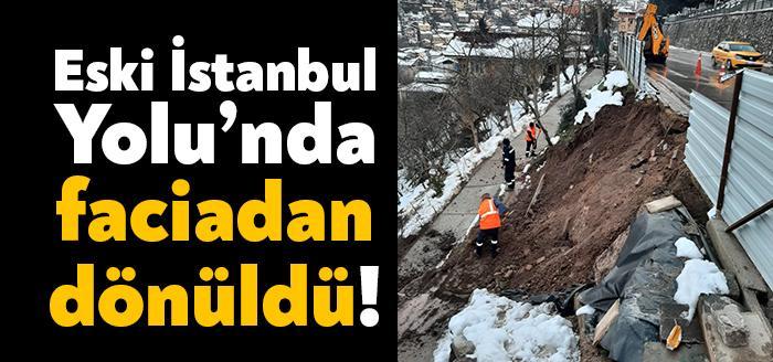 Yoğun kar yağışı sebebiyle Eski İstanbul Yolu’nda toprak kayması yaşandı.