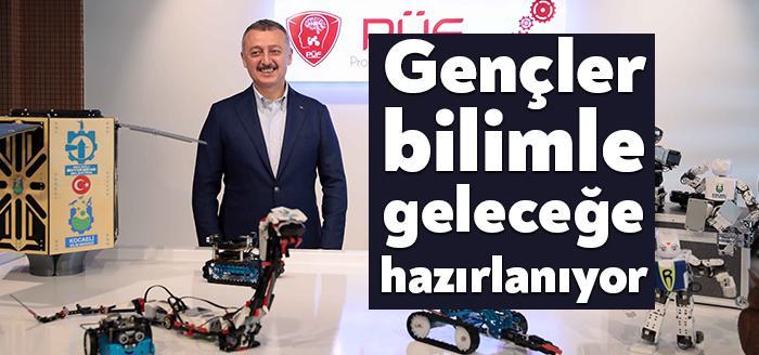 İzmit’in caddelerinde çocuklarla ve gençlerle yakından ilgilenen Başkan Büyükakın, “Çocuklarımızın