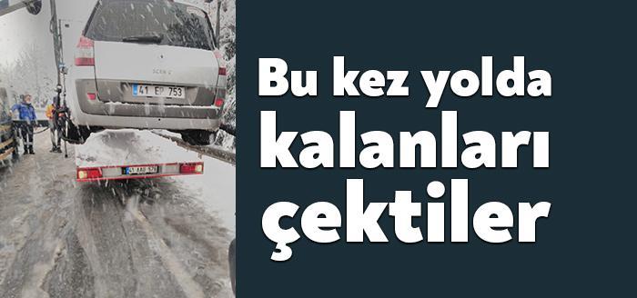 Kocaeli Büyükşehir Belediyesi Zabıta ekipleri, Umuttepe’de kar nedeni ile zor