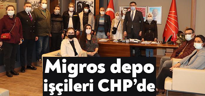 Hak arayışlarını Şekerpınar fabrikası önünde sürdüren Migros Depo işçileri temsil