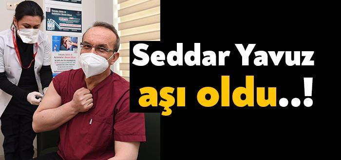 Kocaeli Valisi Seddar Yavuz da sırası geldiği için aşısını oldu.