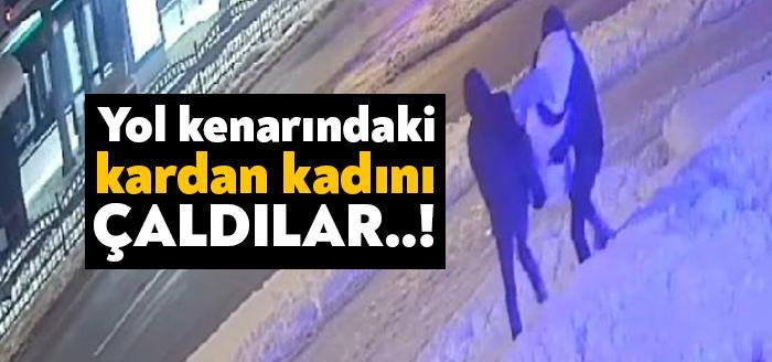 İzmit'te özel bir dil okulu çalışanlarının yaptığı kardan kadını, 2