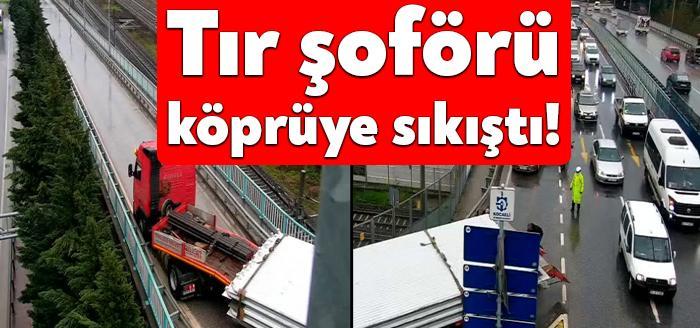 Kocaeli'nin İzmit ilçesinde yer alan Adliye Köprüsü'nde bir tır sıkıştı.