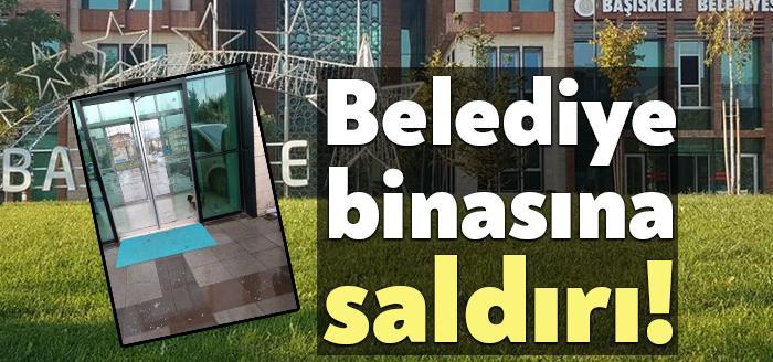 Başiskele Belediyesi’nin hizmet binasına giden ve kimliği öğrenilemeyen bir şahıs,