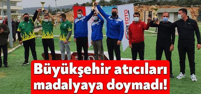 Büyükşehir Kağıtspor’un başarılı atıcıları katıldıkları turnuvada madalyaları topladılar.