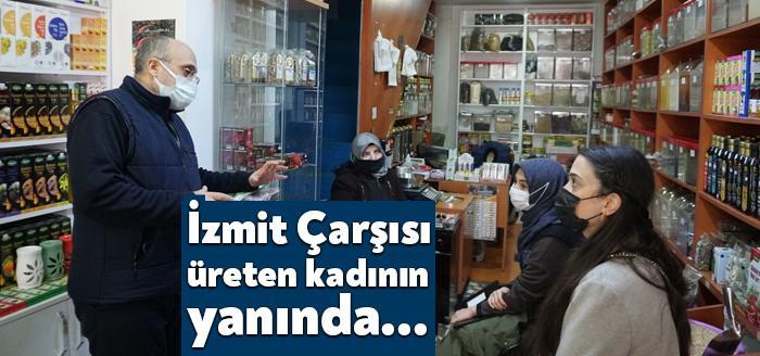 İzmit Çarşısı iletişim ve üretici ilişkilerilerinden sorumlu ekip, İzmit Çarşısı’nda