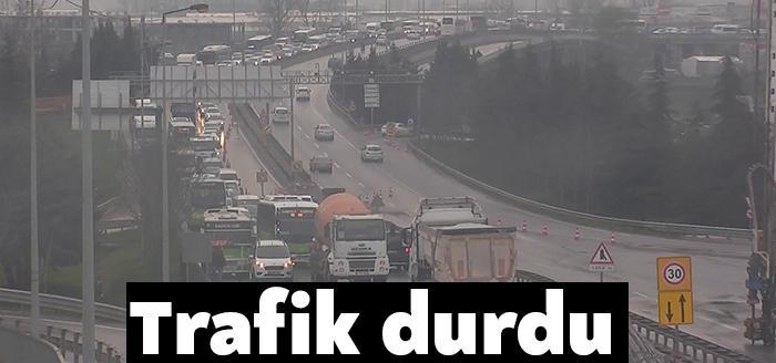 Yahya Kaptan Köprülü Kavşak mevkiinde meydana gelen trafik kazası nedeniyle