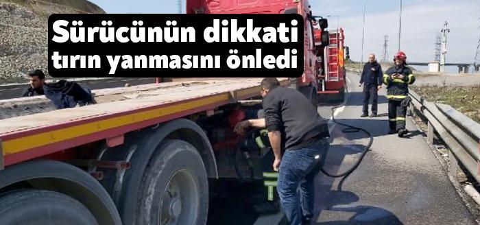 Kocaeli'nin Dilovası ilçesi D-100 karayolu geçişinde, balata kısmında yangın çıkan