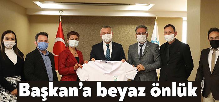 Pandemi salgınıyla en ön saflarda mücadele eden sağlık çalışanları, kendilerinden