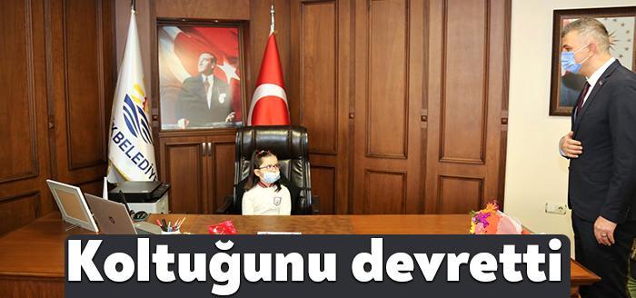 Gölcük Belediye Başkanı Ali Yıldırım Sezer, başkanlık koltuğunu Barbaros İlköğretim
