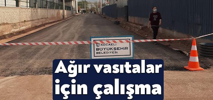 Kocaeli Büyükşehir Belediyesi Fen İşleri ekipleri, ağır vasıta araçlarının sürekli