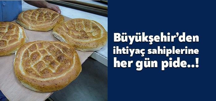 Kocaeli'de ihtiyaç sahiplerine günlük 46 bin pide dağıtılacak. Büyükşehir, mübarek