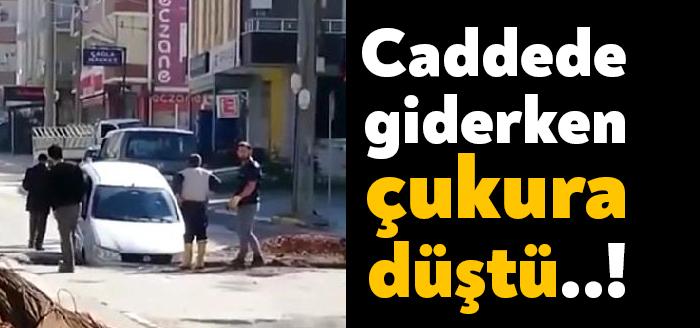 Kocaeli'nin Körfez ilçesinde altyapı çalışmalarında sebebiyle açılan ve uyarı levhası