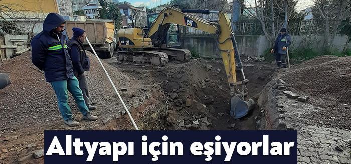 Kocaeli Büyükşehir Belediyesi İSU ekipleri, Gebze Eskihisar Mahallesi’nde yağmursuyu ve