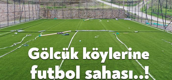 Büyükşehir Belediyesi Gölcük ilçesine bağlı Selimiye köyü futbol sahasını yenilerken,
