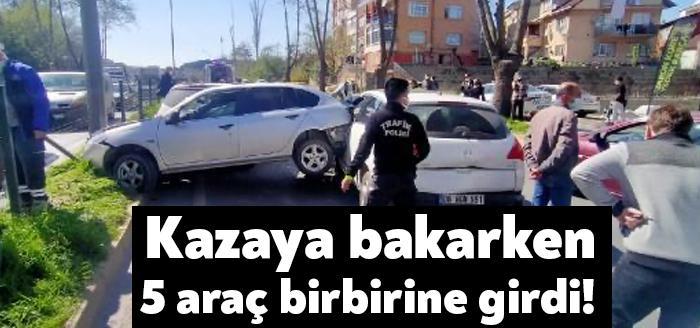 Kocaeli'nin Kartepe ilçesi TEM Otoyolu'nda 5 otomobilin karıştığı zincirleme trafik
