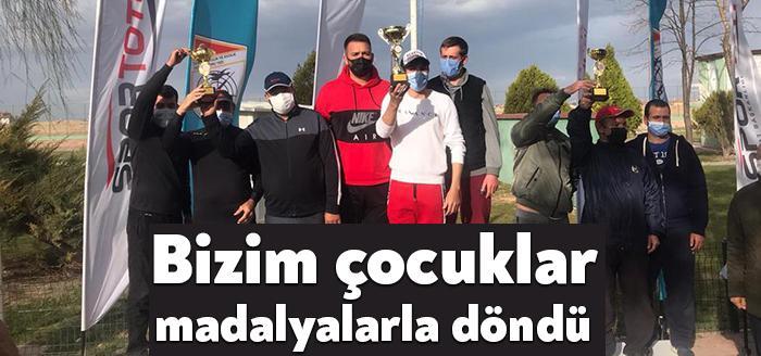 Kocaeli Büyükşehir Kağıtspor’un başarılı atıcıları katıldıkları turnuvada madalyaları topladı 