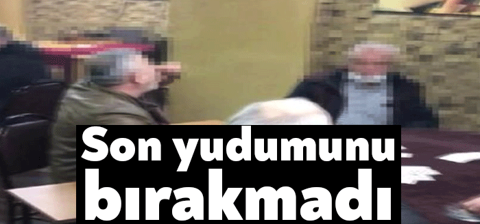 Kocaeli İzmit'te koronavirüs tedbirleri kapsamında yasak olmasına rağmen kahvehanede oyun