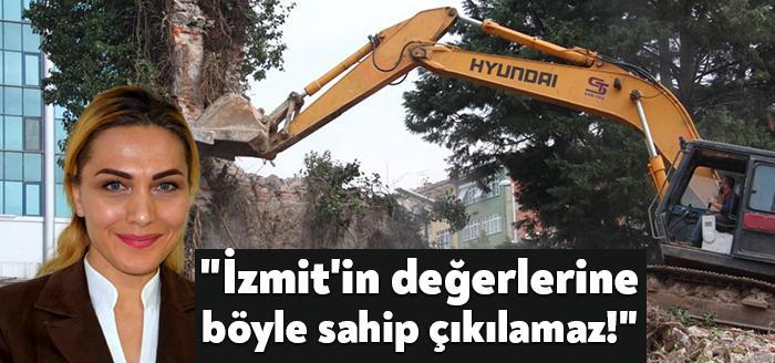 İzmit Belediyesi önünde bulunan Tekel Binası kalıntısının Kocaeli Büyükşehir Belediyesi