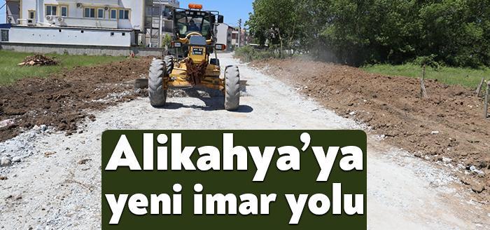 İzmit Belediyesi kentin çeşitli noktalarında eksiklikleri giderirken vatandaşlardan gelen talepleri