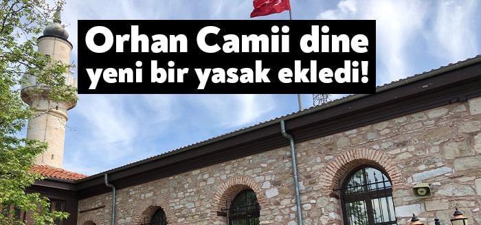İzmit Orhan Camii tuvaletine ayakta idrar yapmanın dinen yasak olduğunu