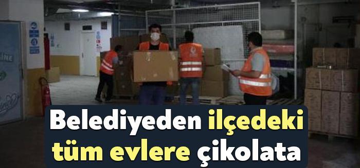 Çayırova Belediyesi, Ramazan Bayramı öncesi ilçede yaşayan herkese çikolata dağıtıyor.