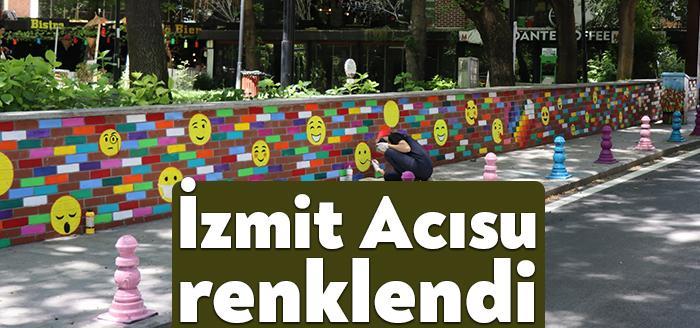 İzmit Belediyesi, Acısu Sokak’ta duvarlara renk kattı. Ressamlar, duvarlara rangarenk