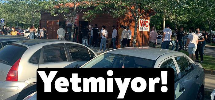 Tam kapanmanın ardından kafeler ve restoranların kapalı kalması nedeniyle vatandaşlar