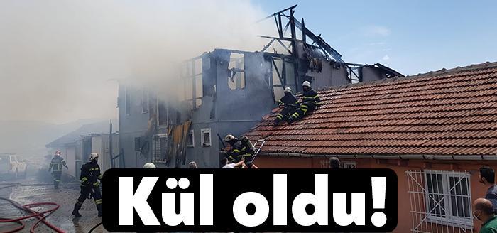 İzmit Topçular Mahallesinde bulunan 2 katlı bir binada çıkan yangın