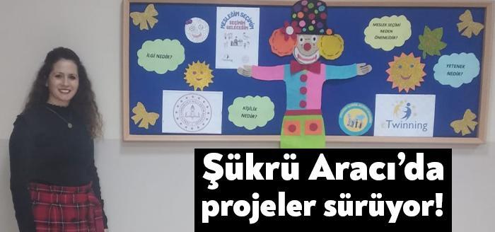 Kocaeli'nin Derince ilçesinde yer alan Şükrü Aracı İlkokulu'nda proje çalışmaları