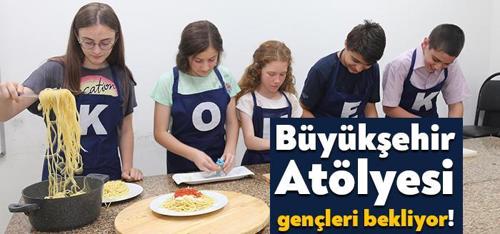 KO-MEK, yetişkin kursiyerlere sanat ve meslek eğitimi vermenin yanı sıra