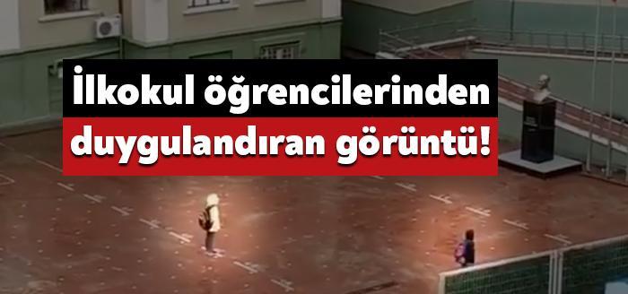 Kocaeli'nin İzmit ilçesinde yer alan Ulugazi İlkokulu'nda bugün duygulandıran görüntüler