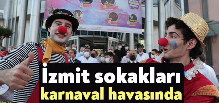 İzmit Belediyesinin, şehrin düşman işgalinden kurtuluşunun 100.yıldönümü nedeniyle düzenlediği yüzlerce