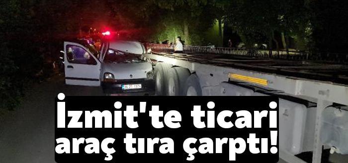 Kocaeli İzmit'te, hafif ticari aracın yol kenarında park halindeki TIR´a çarpması
