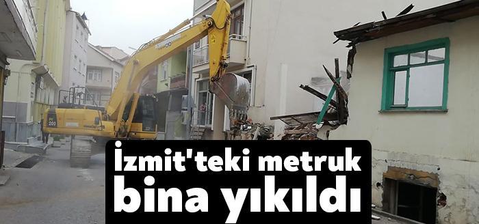İzmit Belediyesi, kent genelinde metruk ve hasarlı binalarla ilgili çalışmalarına