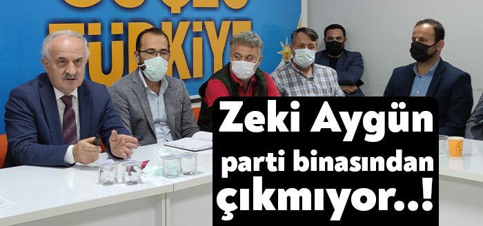 Teşkilatlarla iki yıllık değerlendirme toplantılarına devam eden Derince Belediye Başkanı