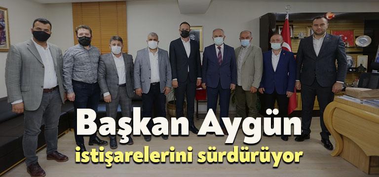Derince Belediye Başkanı Zeki Aygün, bir yandan çalışmalarını sürdürürken diğer