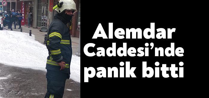 İzmit Alemdar Caddesi'nde patlayan doğalgaz borusu panik yarattı. Bölge boşaltıldı