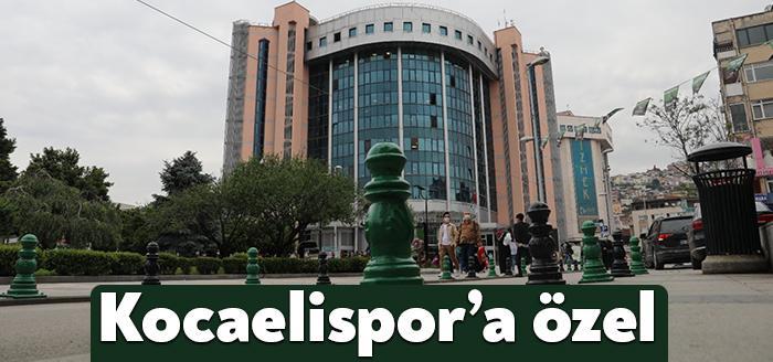 İzmit Belediyesi, Abdurrahman Yüksel Caddesi’nde daha önce yeşil siyaha boyanan