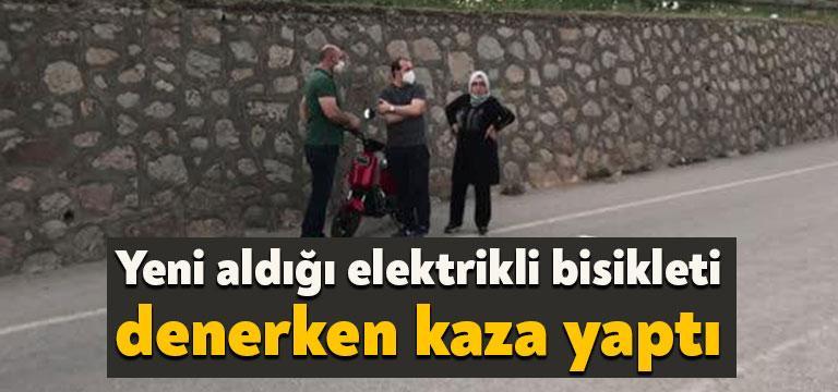 Kocaeli'de Hüseyin Bal, yeni aldığı elektrikli bisikleti denediği sırada otomobilin
