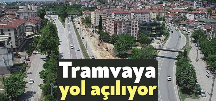 Tramvay Projesi kapsamında D-100 İzmit batı gişeler bölgesi yazıhaneler mevkiinden