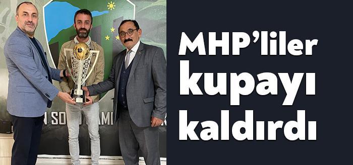 İzmit Belediye Meclisi’nin MHP’li meclis üyeleri İlker Kazan ve Engin