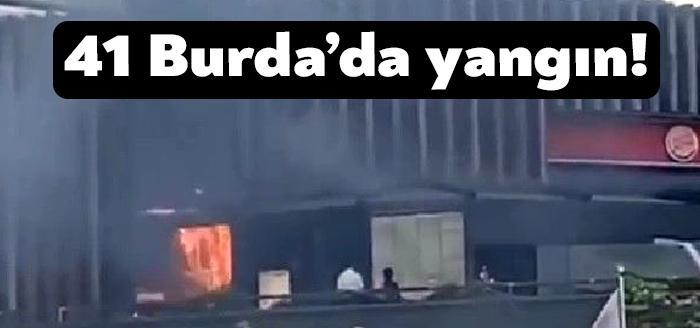 Yüzlerce müşteri içerideyken, AVM'de korkutan yangın Kocaeli'nin İzmit ilçesinde bulunan